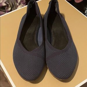 Toms Navy Women's Flats size 7.5